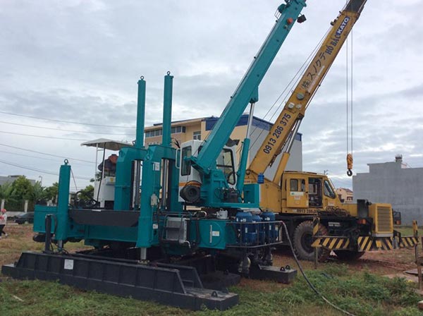 Ép cọc bê tông bằng robot